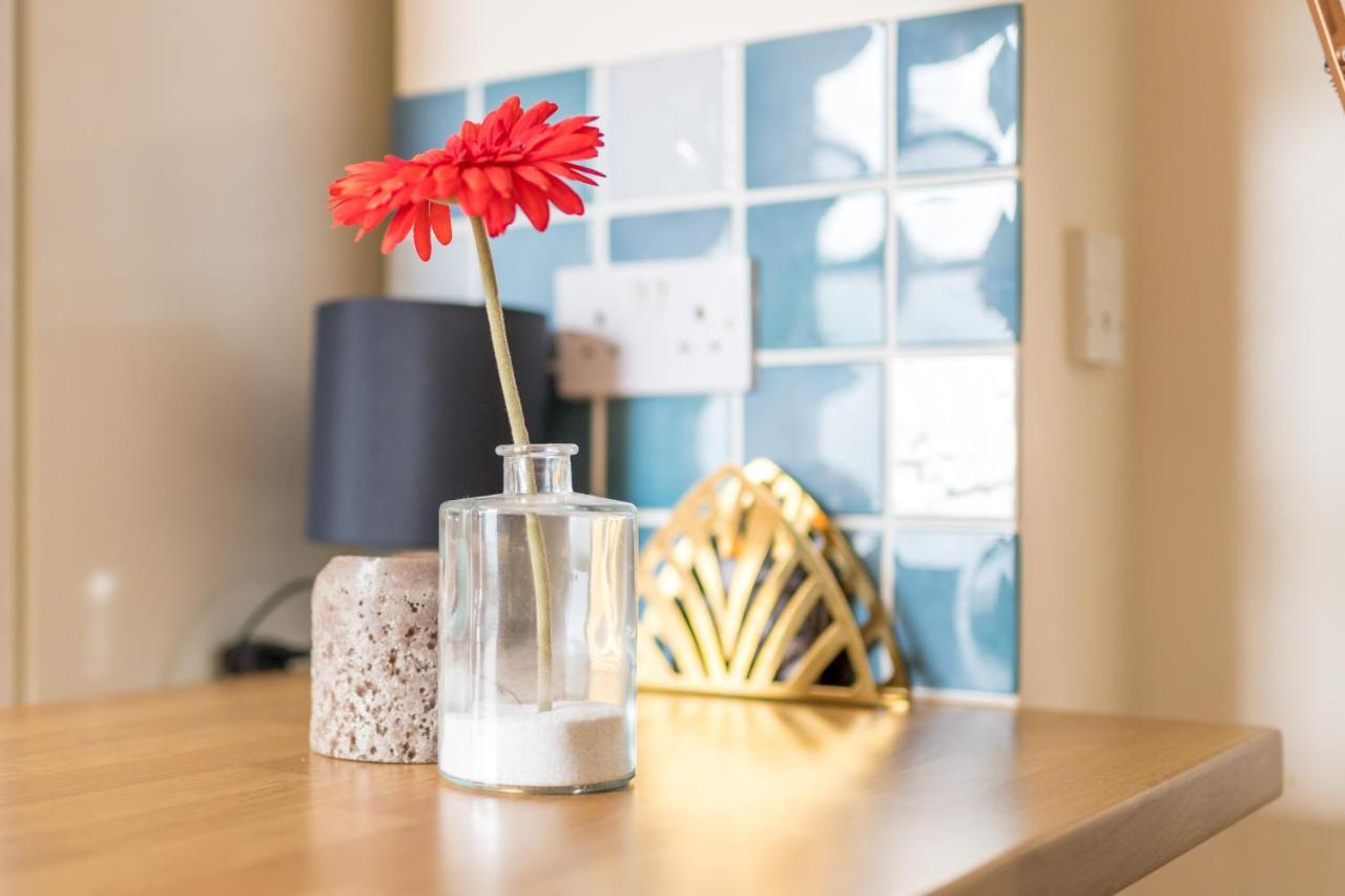 The Ella Fitzgerald - Modern 2 Bedroom Apartment, Super Close To City Centre Кардифф Экстерьер фото